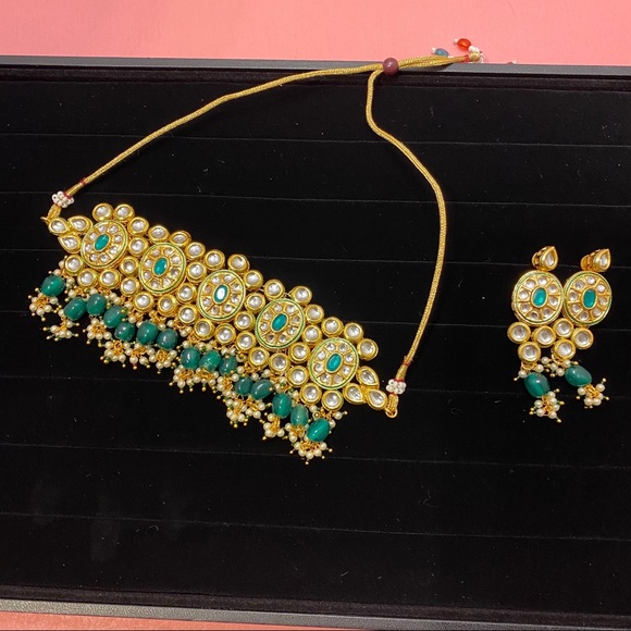 Kundan chocker set - Picture 1 of 1